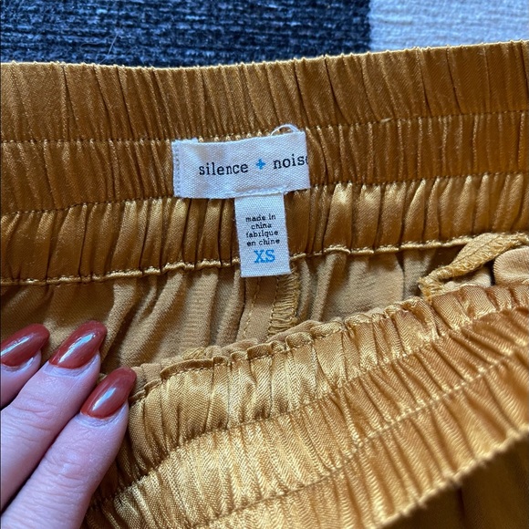 Urban Outfitters gold wide leg pants - Picture 3 of 4